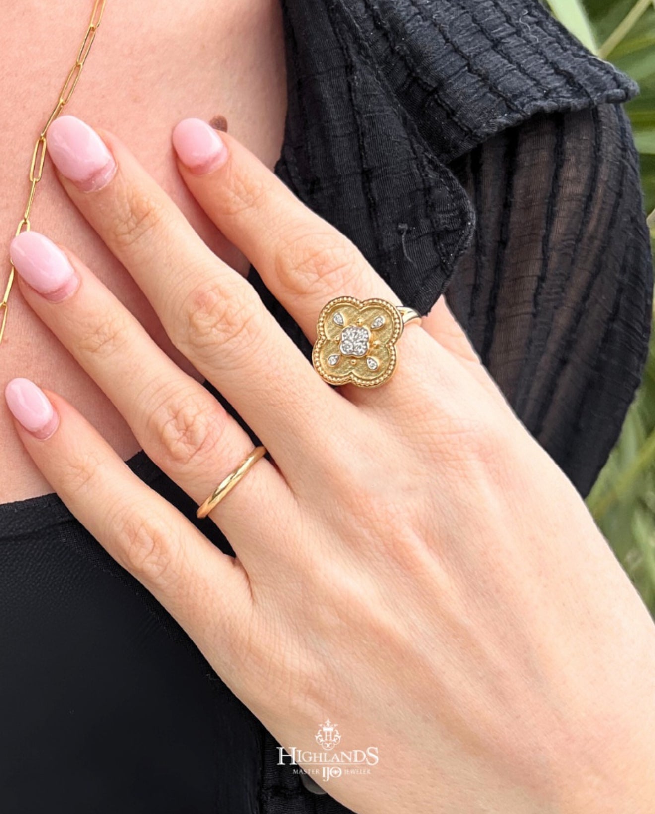 DIAMOND CLOVER RING
