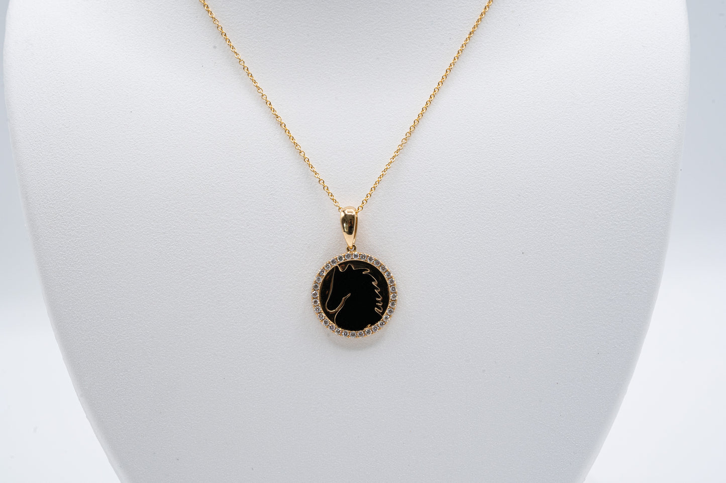 18KT YELLOW GOLD ONYX HORSE DIAMOND DISC PENDANT