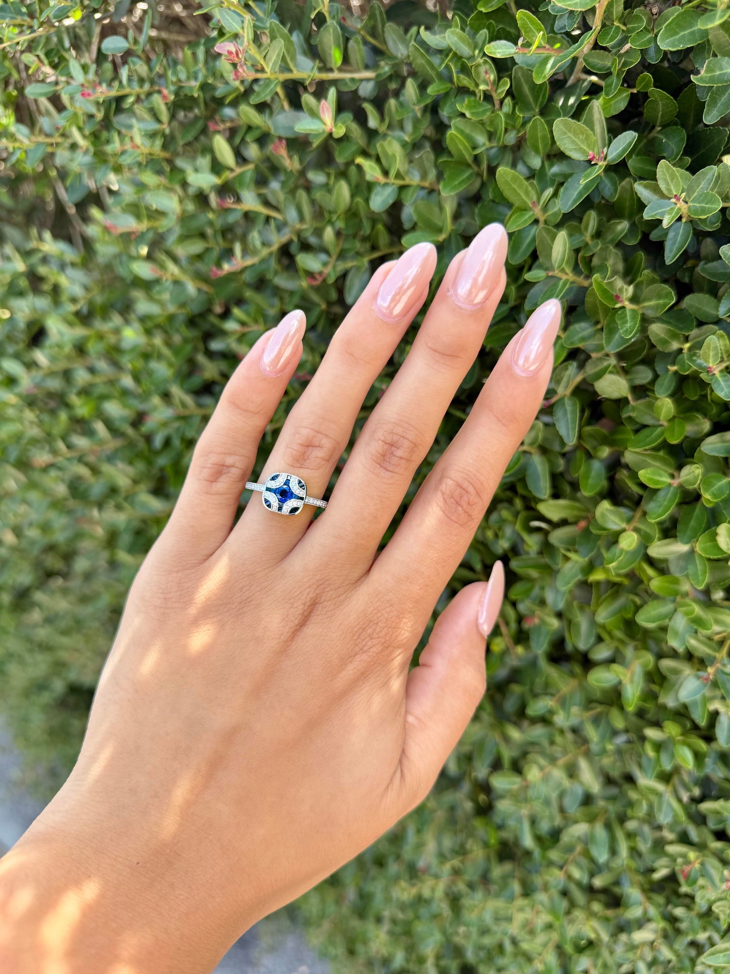 NATURAL SAPPHIRE AND DIAMOND RING