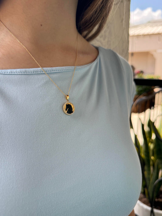 18KT YELLOW GOLD ONYX HORSE DIAMOND DISC PENDANT